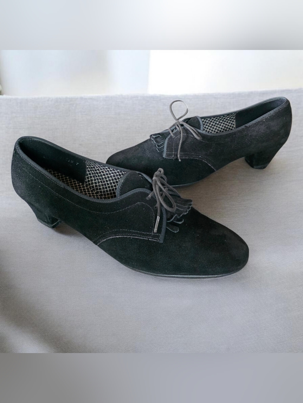 EUC VINTAGE DANIEL GREEN  ( 7.5-8) OUTDOORABLES Black Suede Heeled Shoes